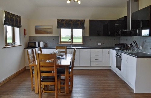 Skegness House | Perfect 3 Bedroom Getaway Near Chapel St Leonards