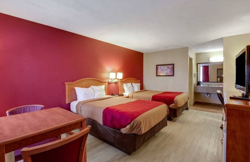 Millington Hotel | Family-Friendly Mill Tree Inn with Pool and Restaurant