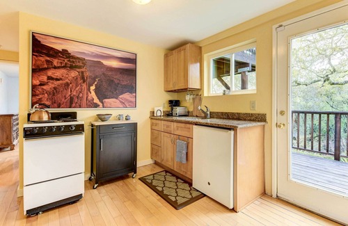 Almonte Apartment | Mill Valley Escape: Ideal Base Just 13 Miles from SF!
