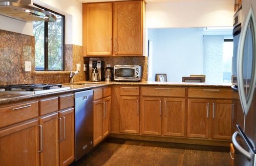 Tamalpais-Homestead Valley House | Mill Valley Vacation Retreat with Hot Tub and Scenic Views