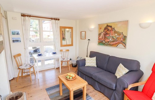 Cirencester House | Mill View: Family-Friendly Retreat with Pool & 10/10 Rating