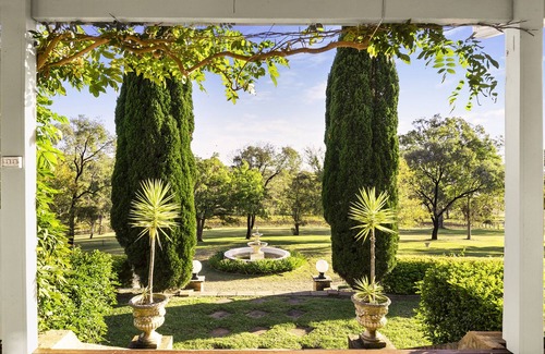 Pokolbin House | Experience Milla's Vineyard Estate - Centrally Located Retreat