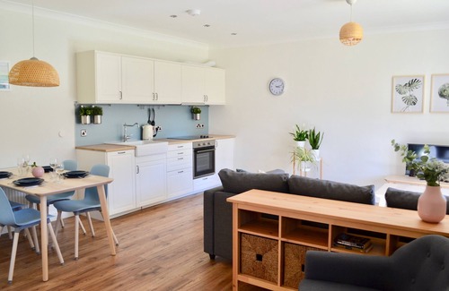 Rattray House | Millbank Cottage: Family-Friendly Retreat with Gorgeous Garden