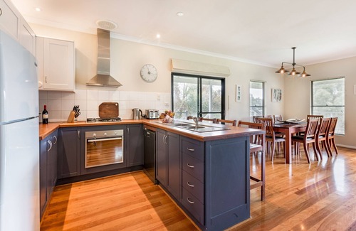Yallingup House | Scenic Millbrook Cottage Yallingup with Oceanfront Views