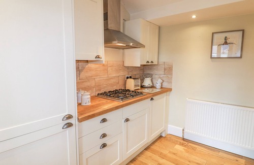 Aubourn Cottage | Pet-Friendly Millcott: Character Holiday Cottage Awaits