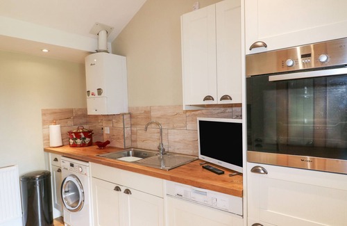 Aubourn Cottage | Pet-Friendly Millcott: Character Holiday Cottage Awaits