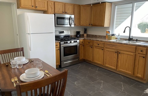 Erie Apartment | Tranquil Millcreek Apartment Near the Lake with Pool & Spa
