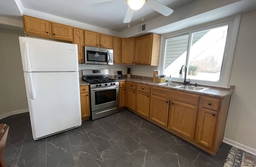Erie Apartment | Tranquil Millcreek Apartment Near the Lake with Pool & Spa