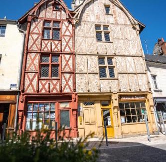 Montrichard Val de Cher Apartment | Cozy Mille Sabords: Family-Friendly Stay Near Beauval