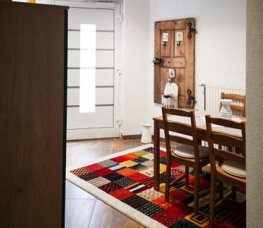 Muerzzuschlag Apartment | Cozy Millenium Inn Ferienwohnung with Breakfast Included