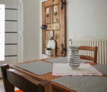 Muerzzuschlag Apartment | Cozy Millenium Inn Ferienwohnung with Breakfast Included