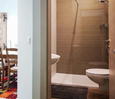 Muerzzuschlag Apartment | Cozy Millenium Inn Ferienwohnung with Breakfast Included