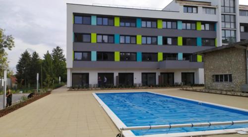 Balatonfoldvar Apartment | Charming Millenove Apartman with Pool in Balatonföldvár
