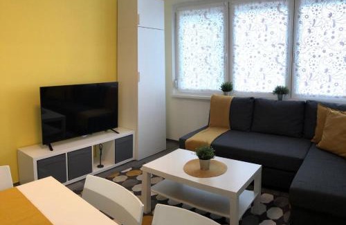 Balatonfoldvar Apartment | Charming Millenove Apartman with Pool in Balatonföldvár