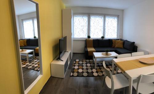 Balatonfoldvar Apartment | Charming Millenove Apartman with Pool in Balatonföldvár