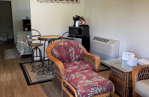 Wahpeton Apartment | Lake View Retreat: Boji Cottage 4 Blocks from Miller's Bay