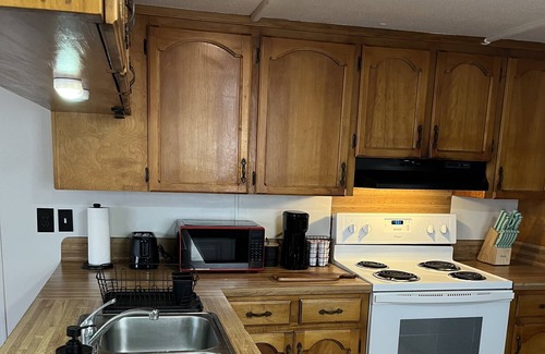 Brookeland House | Experience Millers Landing: Ideal for Families & Pets