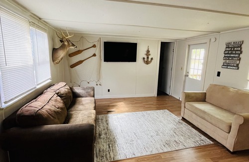 Brookeland House | Experience Millers Landing: Ideal for Families & Pets