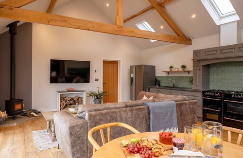 Richmond Cottage | Quaint Millfield Barn: Cozy Cottage for 4 with Breakfast