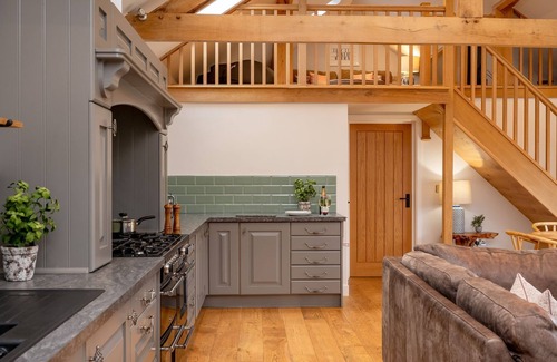 Richmond Cottage | Quaint Millfield Barn: Cozy Cottage for 4 with Breakfast