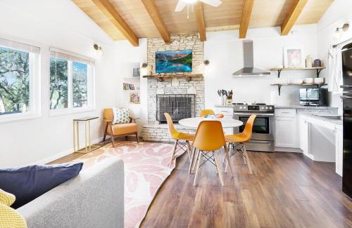 Canyon Lake House | Child-Friendly Millie's Waterfront Cottages - Guest Rated 10/10
