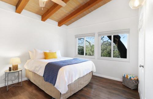 Canyon Lake House | Child-Friendly Millie's Waterfront Cottages - Guest Rated 10/10