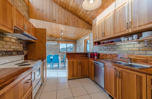 Sandy Bay House | Incredible Oceanfront View for Families and Groups