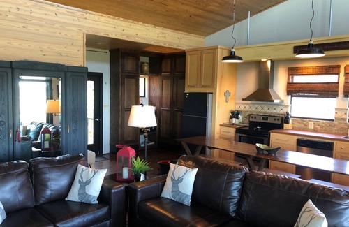 Concan House | Discover Enchanted Summit: Pet-Friendly with Captivating Views