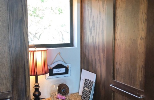 Concan House | Discover Enchanted Summit: Pet-Friendly with Captivating Views