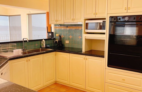 Sandy Bay House | Inviting Millions View Hobart: Family-Friendly with Kitchen