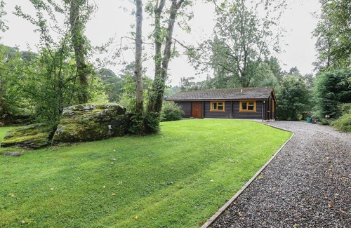 Killin Cottage | Millmore Cabin: Pet-Friendly Retreat with Open Fire in Killin