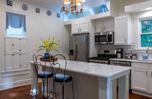 Bardstown Cottage | Millstone Cottage: Downtown Retreat with Pool & Patio
