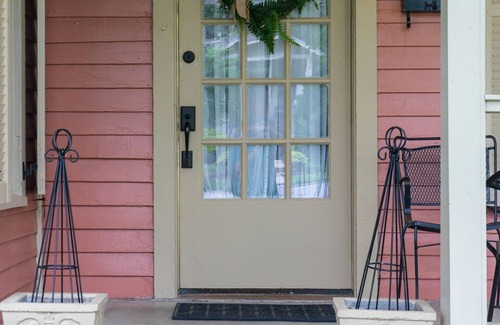 Bardstown Cottage | Millstone Cottage: Downtown Retreat with Pool & Patio