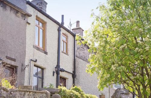 Peak District National Park House | Discover Millstone Cottage: Family & Pet-Friendly Retreat