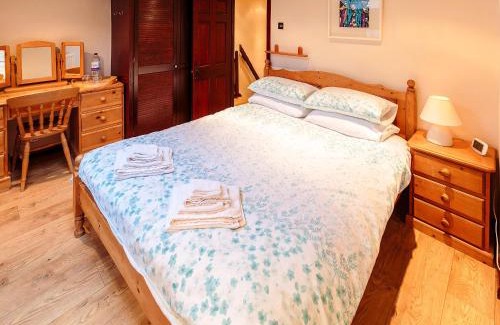 Peak District National Park House | Discover Millstone Cottage: Family & Pet-Friendly Retreat