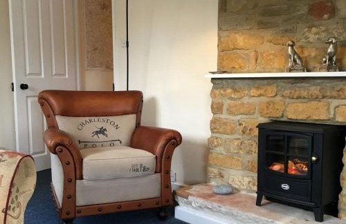 Chideock House | Pet-Friendly Retreat at Millstones with a 9.7/10 Rating