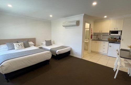 Millthorpe Hotel | Inviting Millthorpe Motel: Pet-Friendly with Top Guest Ratings