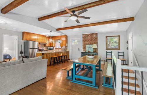 Reed Creek House | Relaxing Milltown Cove Escape with Hot Tub & Breakfast
