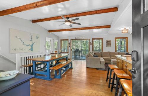 Reed Creek House | Relaxing Milltown Cove Escape with Hot Tub & Breakfast
