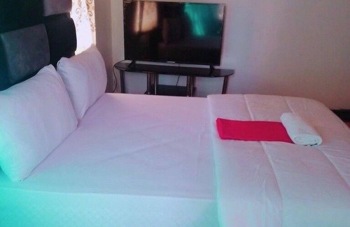 Greater Johannesburg Metropolitan Area House | Elegant Milly Guest House JHB: 4-Star with Spa & Dining