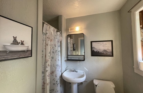 Fall River Mills Hotel | Discover Millz Manor: Guest Rated 9.6 with Family Amenities