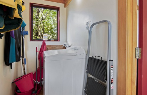 Parapara Cottage | Milnthorpe Cottage - Golden Bay Holiday Home