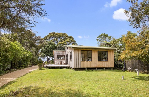 Parapara Cottage | Milnthorpe Cottage - Golden Bay Holiday Home