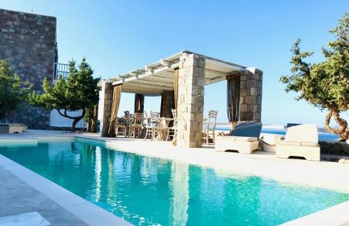 Mandrakia Hotel | Scenic Milo Milo Suites with Oceanfront Pool Views