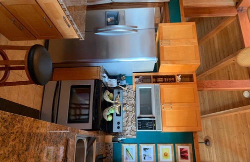 Captain Cook House | Milolii Whale House: Oceanfront Escape with Private Pool