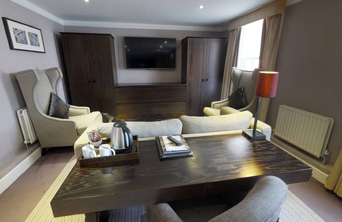 Steventon Hotel | Milton Hill: Relax by the Pool and Indulge in Spa Bliss