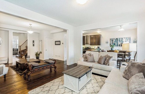 Halton Regional Municipality House | Milton: Your Ideal Home Away From Home with Family Amenities
