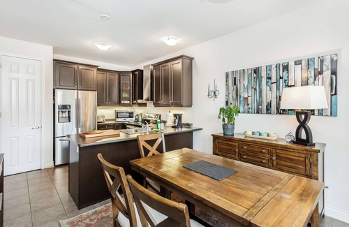Halton Regional Municipality House | Milton: Your Ideal Home Away From Home with Family Amenities