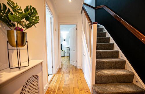 Bletchley House | Family-Friendly Milton Keynes Hotel with Private Parking