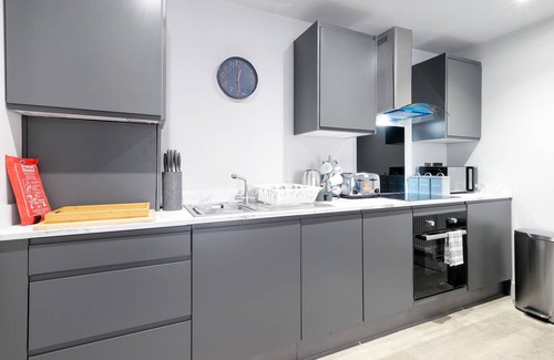 Yardley Gobion Apartment | Cozy Milton Keynes Infra Mews Apt with Parking & Breakfast